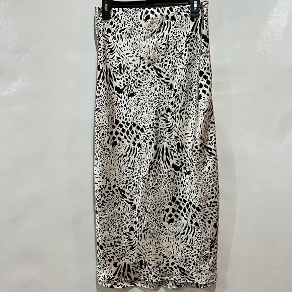 Forever 21 Leopard Print Satin Maxi Skirt Women's Size L - Picture 1 of 3